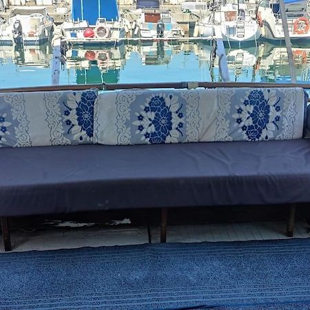 Precioso Barco En Barcelona Hotel Badalona Bagian luar foto