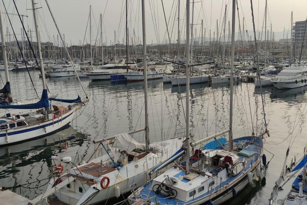 Precioso Barco En Barcelona Hotel Badalona Bagian luar foto