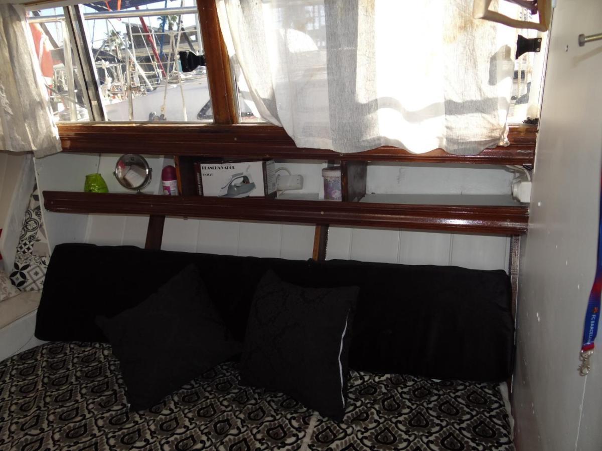 Precioso Barco En Barcelona Hotel Badalona Bagian luar foto