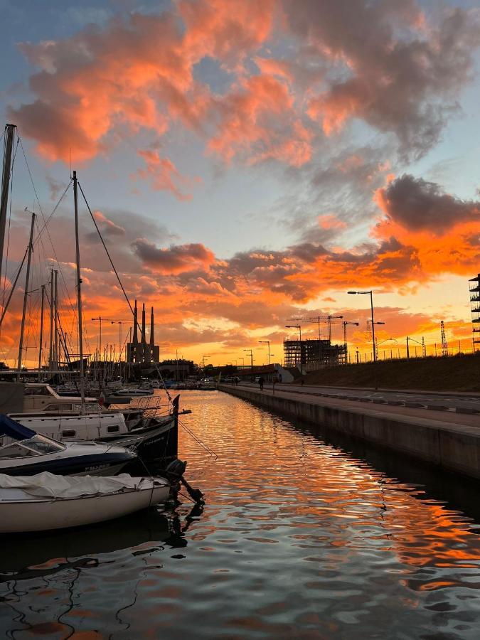 Precioso Barco En Barcelona Hotel Badalona Bagian luar foto